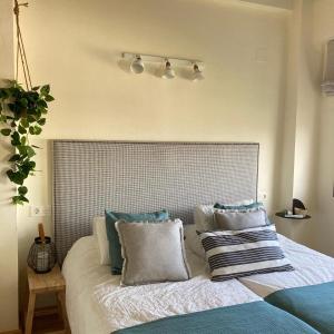 A bed or beds in a room at Bonita casa a estrenar en paraje natural a 35 minutos de Sevilla