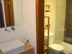 Ett badrum på Lalita Ocean Triple Private Room
