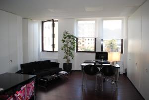 Posedenie v ubytovaní 10 KEYS MILANO