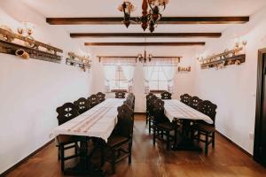 Restaurace v ubytování Pensiunea Poiana Vlădesei