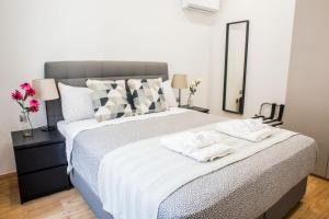 Posteľ alebo postele v izbe v ubytovaní A22 Premium flat with balcony in the centre
