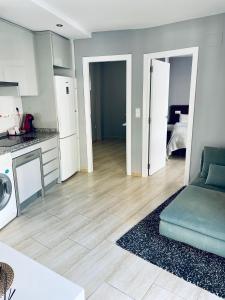 Kuchyň nebo kuchyňský kout v ubytování El Pont Alicante Apartments
