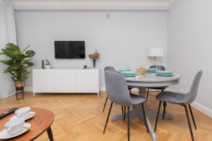 Fotografia z galérie ubytovania Stylowy Apartament blisko Plaży Gdynia Śródmieście by Noclegi Renters v destinácii Gdynia
