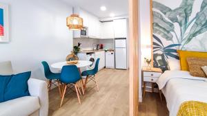 Kuchnia lub aneks kuchenny w obiekcie OleHolidays 411 Romana Playa junto a la playa