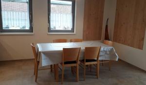Foto de la galeria de Pension Freizeitzentrum Sambachshof a Bad Königshofen im Grabfeld