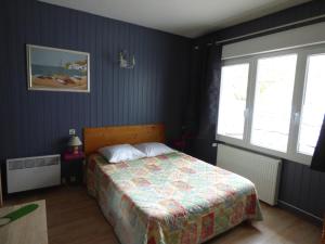 Postel nebo postele na pokoji v ubytování Hotel Restaurant La Chaumiere du Lac