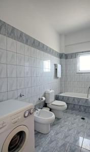 Bilik mandi di Seafront Home Villa +39 gambar