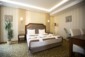 Posteľ alebo postele v izbe v ubytovaní Elixír Medical Wellness Hotel