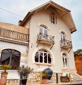 a house with a balcony on the side of it at Le sauvage in La Tremblade