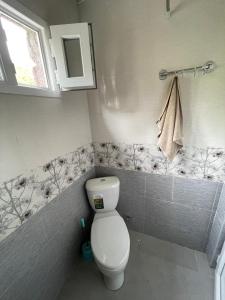 Kylpyhuone majoituspaikassa Koticha