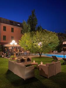 Swimmingpoolen hos eller tæt på Hotel Milano Pool & Garden