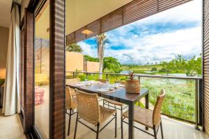 a dining room with a table and chairs on a balcony at Reserva dos Lagos in Laranjeiras