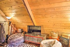 Gallery image of Cozy A-Frame with Hot Tub, Fire Pit, and Fireplace! in Packwood