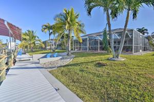 Imagen de la galería de Cape Coral Home with Pool, Lanai, and Canal Access!, en Cabo Coral