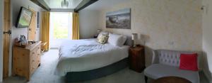 Cama ou camas em um quarto em The Burrows Bed and Breakfast