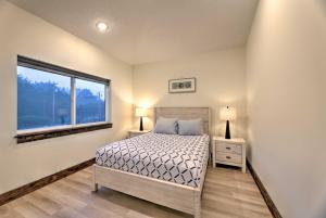 Llit o llits en una habitació de Sanderling Sea Cottages, Unit 5 with Ocean Views!