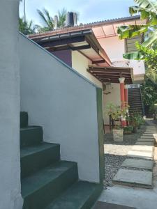 a wall with stairs in front of a house at Villa Sidu in Induruwa