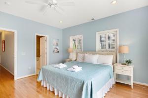 Postel nebo postele na pokoji v ubytování 81 Waters Edge + 29 fotografií