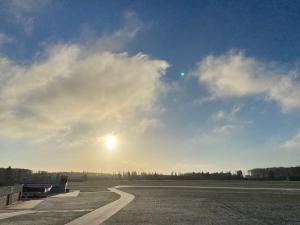 an empty runway with the sun in the sky at Boardinghouse Breitscheid in Breitscheid