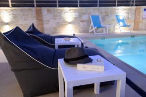 Бассейн в Momento Luxury Apartments walking distance from the beach или поблизости
