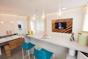 Een keuken of kitchenette bij Aparthotel Gutinului