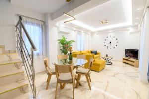 Гостиная зона в Momento Luxury Apartments walking distance from the beach