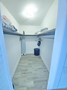 Foto sihtkohas Cape Coral asuva majutusasutuse 2 Private Cabanas with a private Pool and outdoor kitchen galeriist