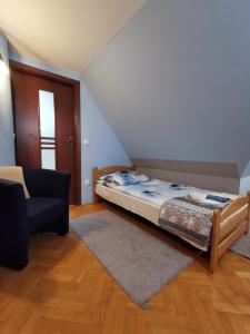 a small bedroom with a bed and a couch at zielony zakątek in Nowy Targ