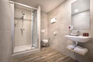 Ein Badezimmer in der Unterkunft Remisens Hotel Epidaurus-All inclusive