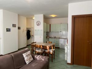 a living room and kitchen with a table and a couch at Smeraldo in Levanto