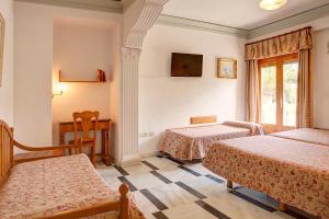 Postel nebo postele na pokoji v ubytování Hotel Rosa + 33 fotografií