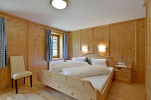 Łóżko lub łóżka w pokoju w obiekcie Ferienwohnungen-Gästehaus Altginzling