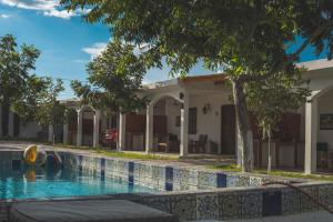 a swimming pool in front of a house at Hotel Posada las Nubes in Parras de la Fuente
