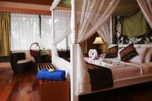 Ein Bett oder Betten in einem Zimmer der Unterkunft Bhumiyama Beach Resort