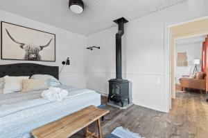 Tempat tidur dalam kamar di Spearfish Cottages