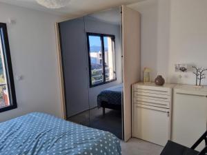 Postel nebo postele na pokoji v ubytování Superbe appartement T3 face mer baie Ajaccio