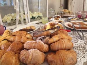 Jedlo v ubytovaní bed & breakfast alebo blízkom okolí