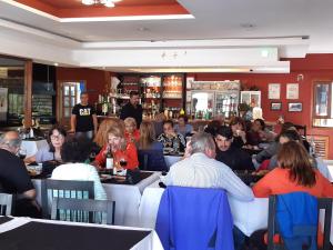 Un restaurant u otro lugar para comer en Che Cauquen