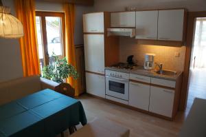 Kuchyňa alebo kuchynka v ubytovaní Haus Tiroler Heimat