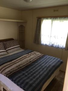 מיטה או מיטות בחדר ב-Mobilheim Výr