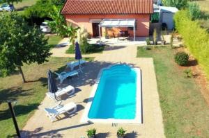 Bazén v ubytovaní Villa Chiara with Private Pool and garden alebo v jeho blízkosti
