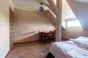 Łóżko lub łóżka w pokoju w obiekcie Apartamenty Wilk
