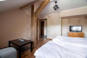 Łóżko lub łóżka w pokoju w obiekcie Apartamenty Wilk