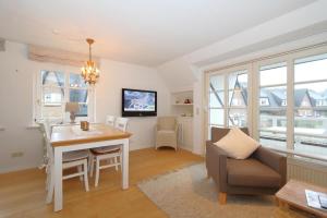 a living room with a table and a couch at Ferienwohnung-Krause in Munkmarsch