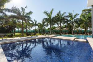Bazén v ubytování Radisson Blu Hotel & Residence Maputo nebo v jeho okolí