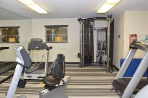 Gimnasio o instalaciones de fitness de Sonesta Simply Suites Detroit Warren