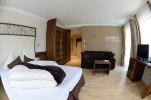 Postel nebo postele na pokoji v ubytování Hotel Jennys Schlössl