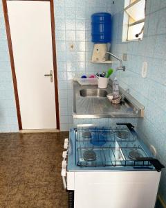 Dapur atau dapur kecil di Casa praia do Forte atrás da feirinha