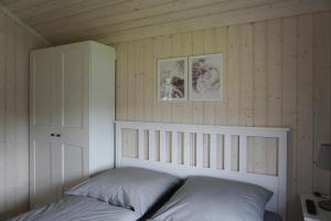 Llit o llits en una habitació de Ferienhaus Nordlys mit Sauna am Dümmer See, Dümmer