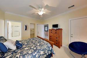 מיטה או מיטות בחדר ב-Calypso Cottage & Canal Vista